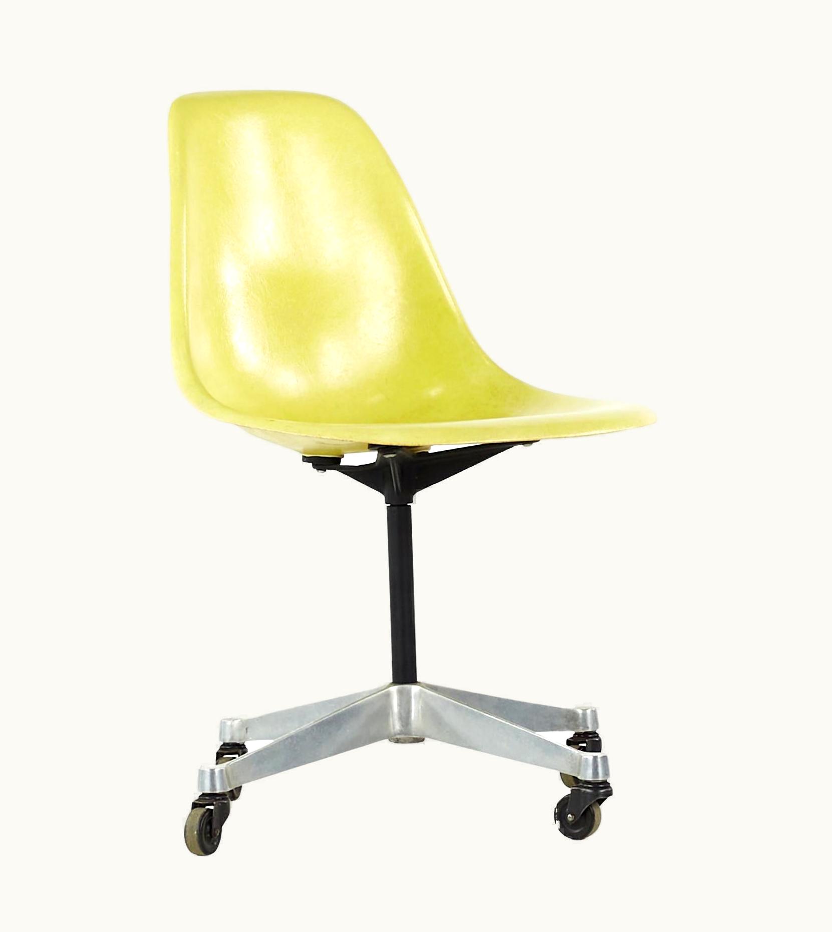 Charles and Ray Eames Charles and Ray Eames Charles And Ray Eames For Herman Miller MCM Fiberglass Wheeled Shell Chair UZ0189134